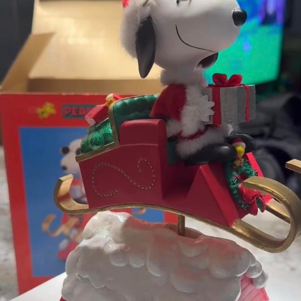 Vintage Snoopy Christmas musical tablepiece